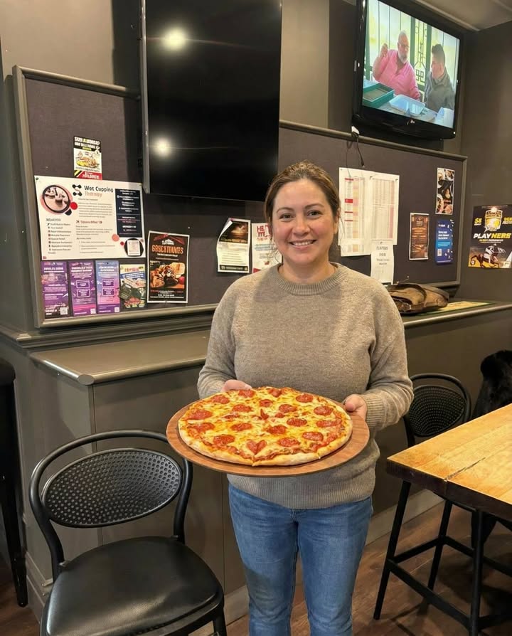Featured image for “$15 Pizzas Every Wednesday Night at Golf House Hotel”